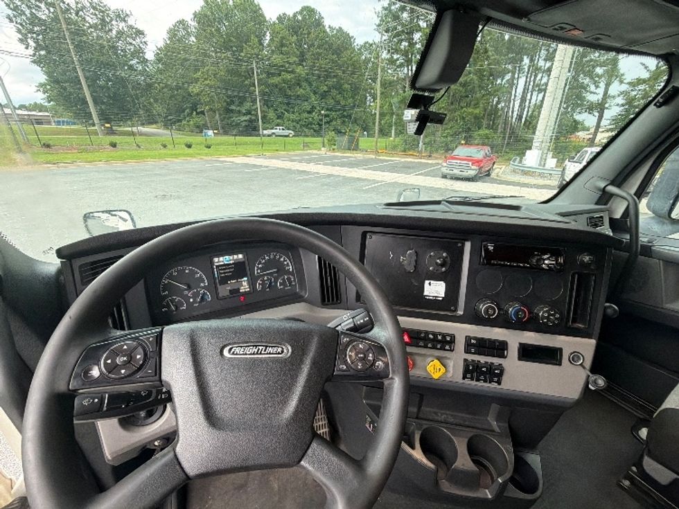 Sleeper Tractor-Heavy Duty Tractors-Freightliner-2020-T12664ST-Atlanta (Forest Park)-GA-563,789\n\t\tmiles-$ 62,250 - Image 11