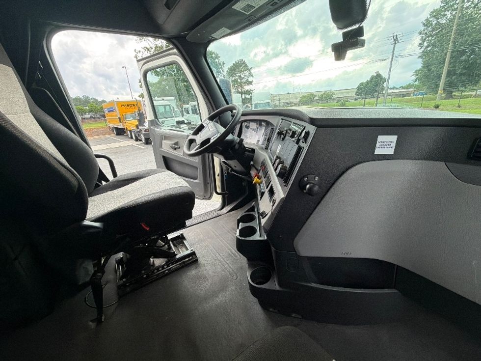 Sleeper Tractor-Heavy Duty Tractors-Freightliner-2020-T12664ST-Atlanta (Forest Park)-GA-563,789\n\t\tmiles-$ 62,250 - Image 15
