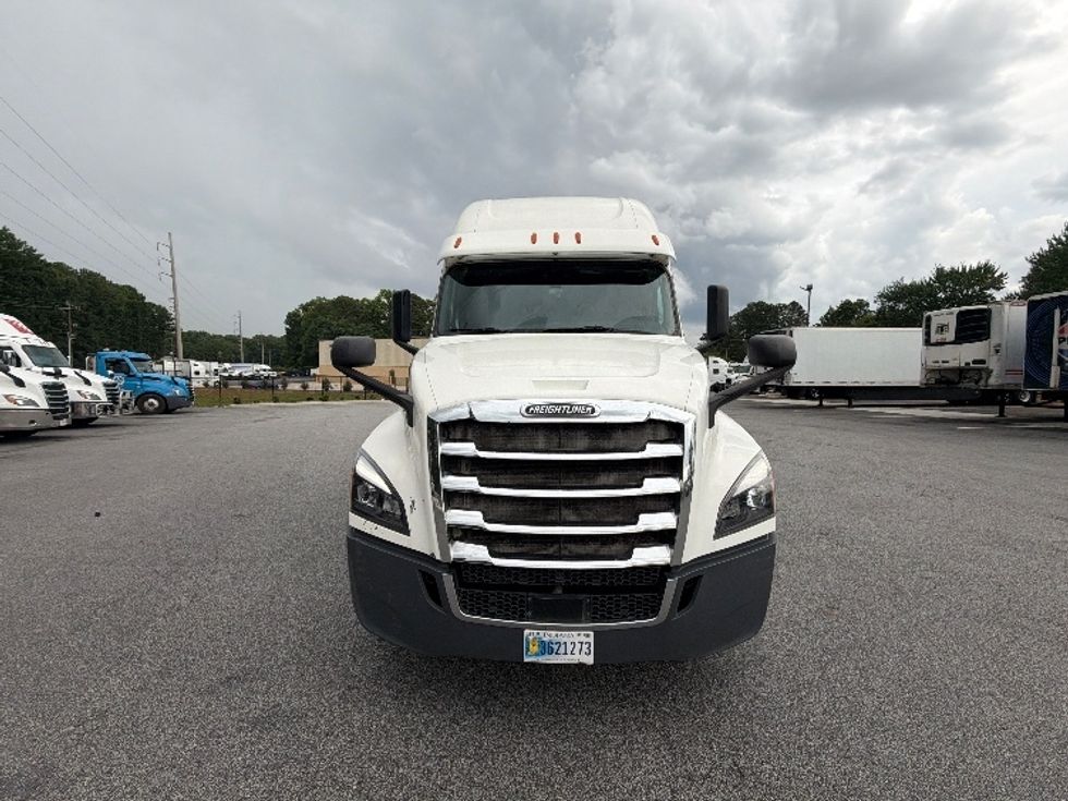 Sleeper Tractor-Heavy Duty Tractors-Freightliner-2020-T12664ST-Atlanta (Forest Park)-GA-563,789\n\t\tmiles-$ 62,250 - Image 2