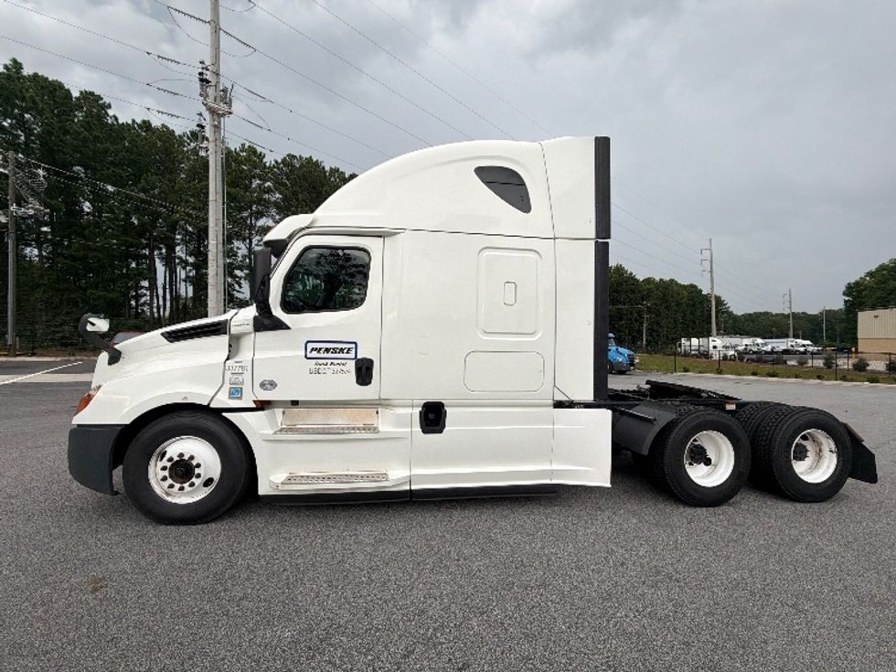 Sleeper Tractor-Heavy Duty Tractors-Freightliner-2020-T12664ST-Atlanta (Forest Park)-GA-563,789\n\t\tmiles-$ 62,250 - Image 4