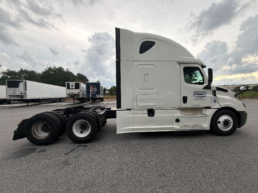 Sleeper Tractor-Heavy Duty Tractors-Freightliner-2020-T12664ST-Atlanta (Forest Park)-GA-563,789\n\t\tmiles-$ 62,250 - Image 8