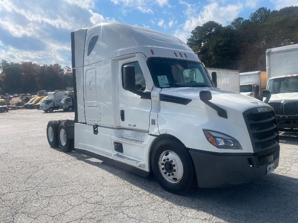 Sleeper Tractor-Heavy Duty Tractors-Freightliner-2020-T12664ST-Atlanta (Forest Park)-GA-633,215\n\t\tmiles-$ 52,000 - Image 1