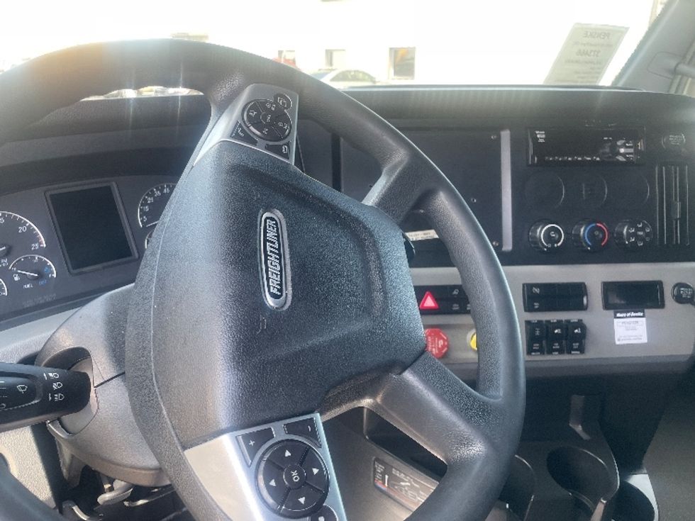 Sleeper Tractor-Heavy Duty Tractors-Freightliner-2020-T12664ST-Atlanta (Forest Park)-GA-633,215\n\t\tmiles-$ 52,000 - Image 10