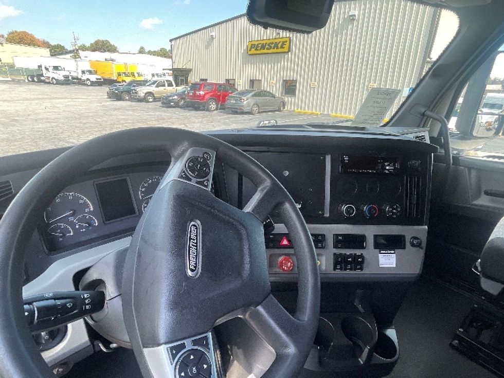 Sleeper Tractor-Heavy Duty Tractors-Freightliner-2020-T12664ST-Atlanta (Forest Park)-GA-633,215\n\t\tmiles-$ 52,000 - Image 11