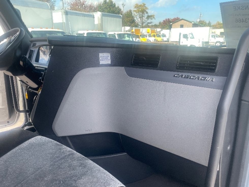 Sleeper Tractor-Heavy Duty Tractors-Freightliner-2020-T12664ST-Atlanta (Forest Park)-GA-633,215\n\t\tmiles-$ 52,000 - Image 14