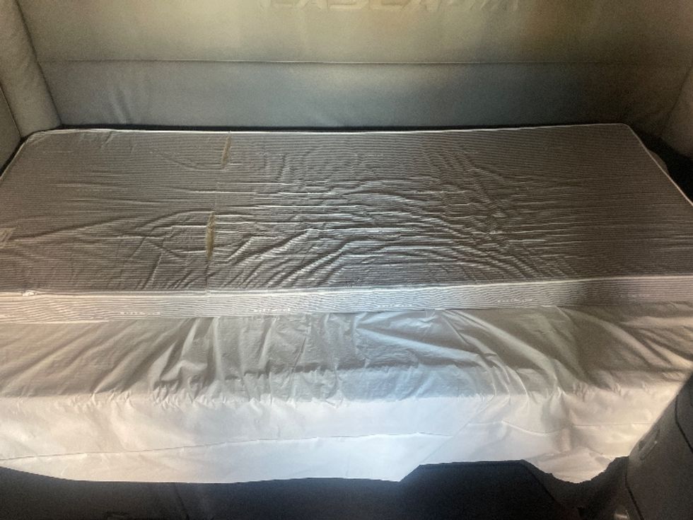 Sleeper Tractor-Heavy Duty Tractors-Freightliner-2020-T12664ST-Atlanta (Forest Park)-GA-633,215\n\t\tmiles-$ 52,000 - Image 17