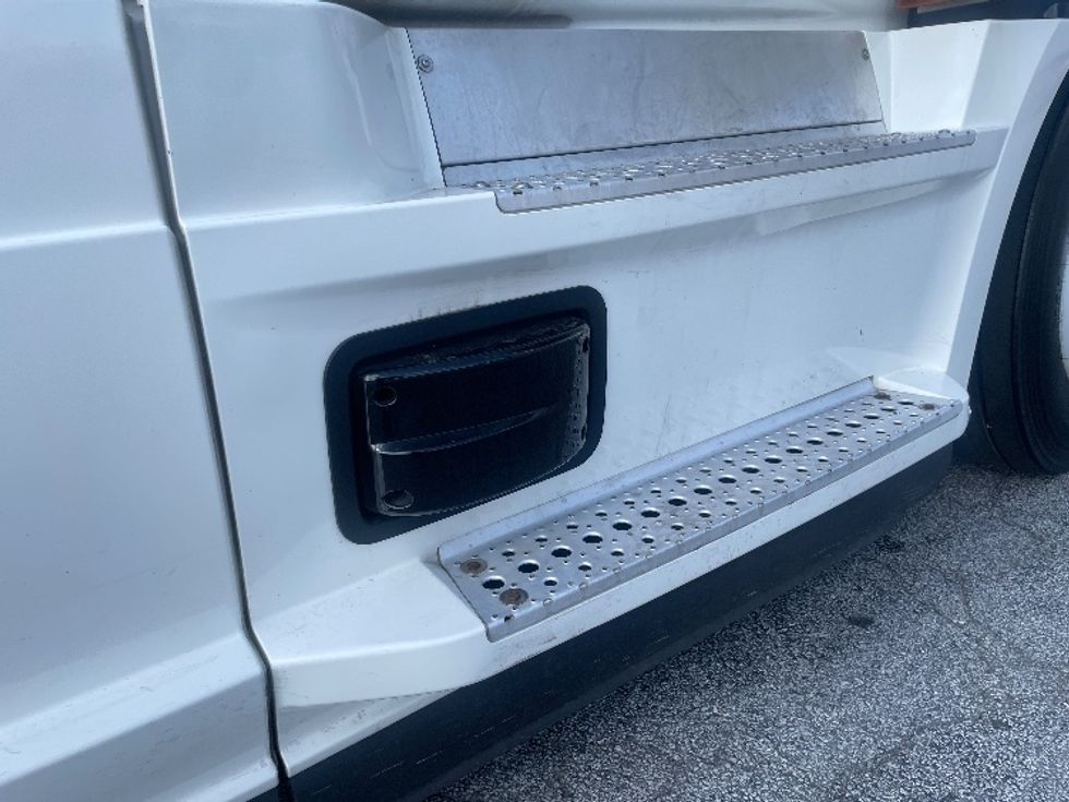 Sleeper Tractor-Heavy Duty Tractors-Freightliner-2020-T12664ST-Atlanta (Forest Park)-GA-633,215\n\t\tmiles-$ 52,000 - Image 25