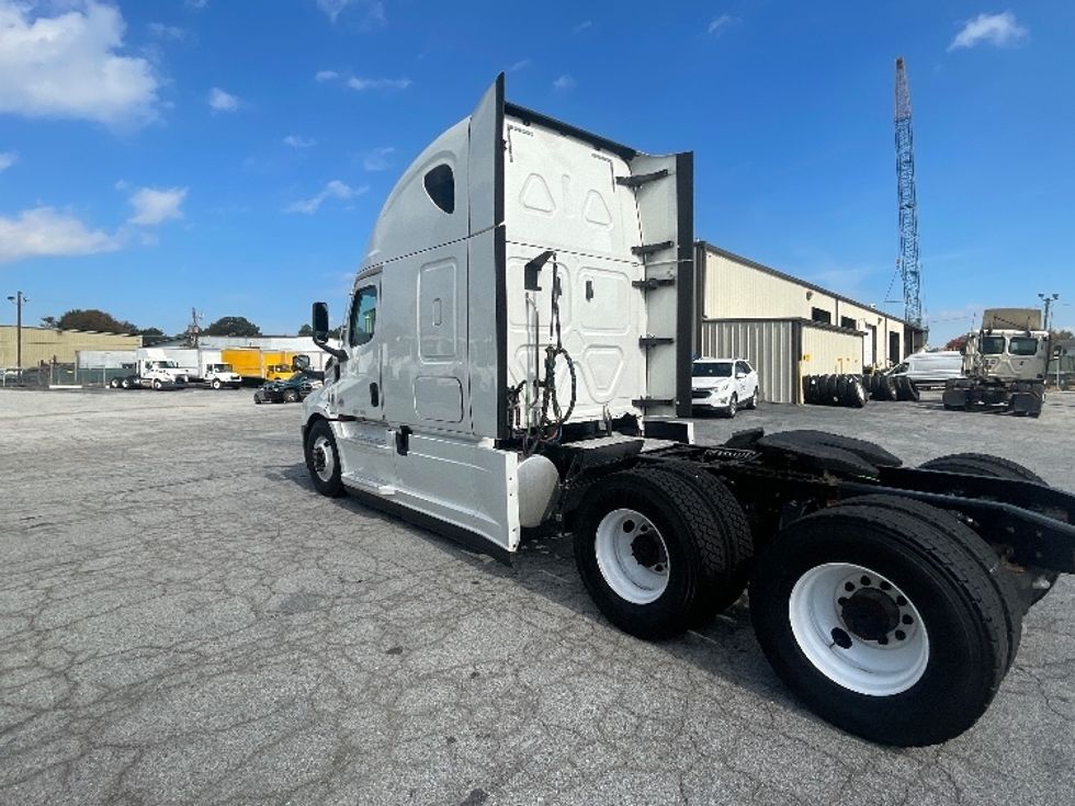 Sleeper Tractor-Heavy Duty Tractors-Freightliner-2020-T12664ST-Atlanta (Forest Park)-GA-633,215\n\t\tmiles-$ 52,000 - Image 5