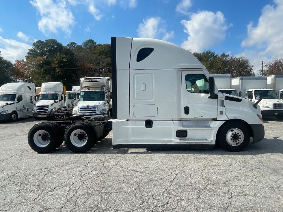 Sleeper Tractor-Heavy Duty Tractors-Freightliner-2020-T12664ST-Atlanta (Forest Park)-GA-633,215\n\t\tmiles-$ 52,000 - Image 8