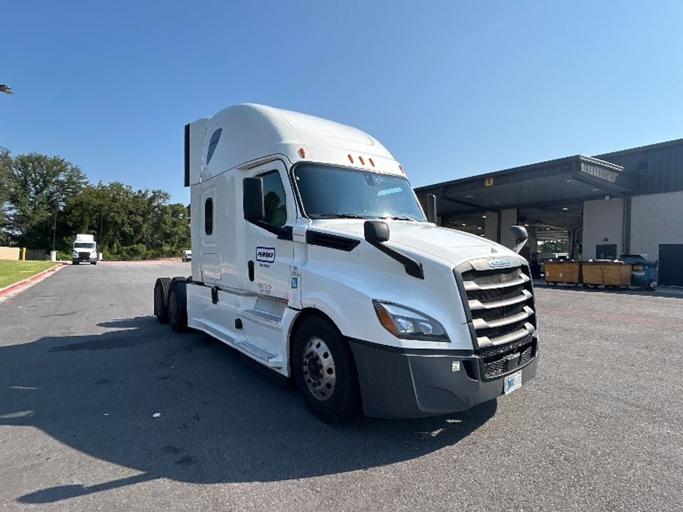 Sleeper Tractor-Heavy Duty Tractors-Freightliner-2020-T12664ST-Atlanta (Forest Park)-GA-719,512\n\t\tmiles-$ 47,750 - Image 1