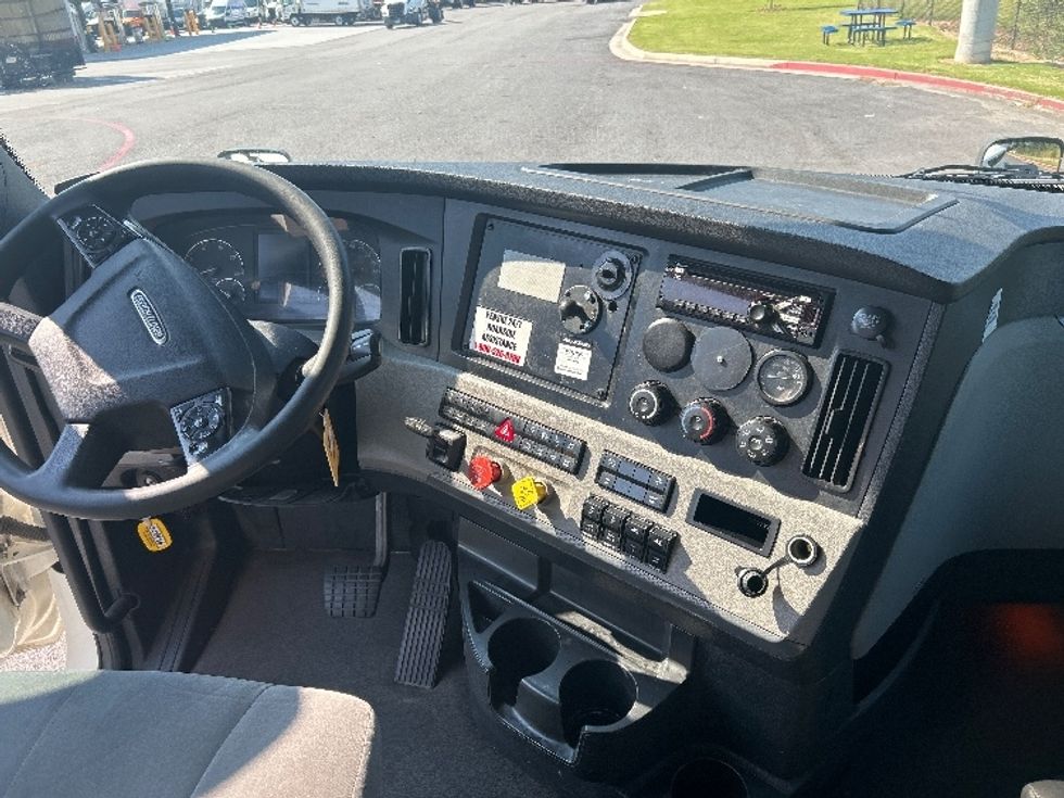 Sleeper Tractor-Heavy Duty Tractors-Freightliner-2020-T12664ST-Atlanta (Forest Park)-GA-719,512\n\t\tmiles-$ 47,750 - Image 12