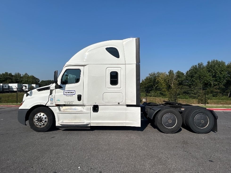 Sleeper Tractor-Heavy Duty Tractors-Freightliner-2020-T12664ST-Atlanta (Forest Park)-GA-719,512\n\t\tmiles-$ 47,750 - Image 4