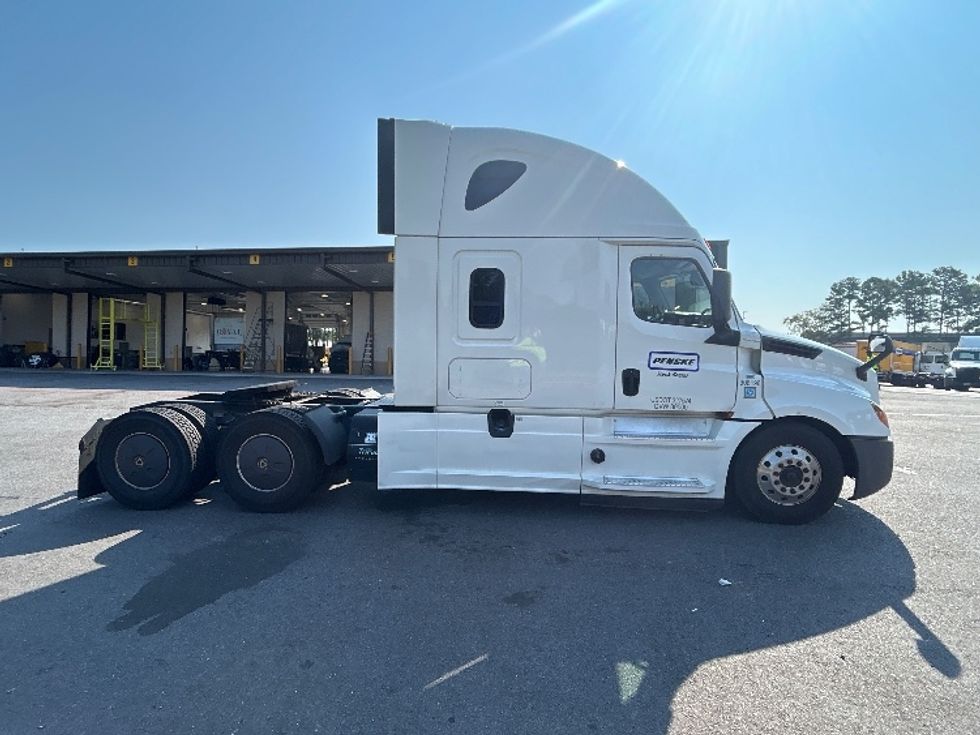 Sleeper Tractor-Heavy Duty Tractors-Freightliner-2020-T12664ST-Atlanta (Forest Park)-GA-719,512\n\t\tmiles-$ 47,750 - Image 8