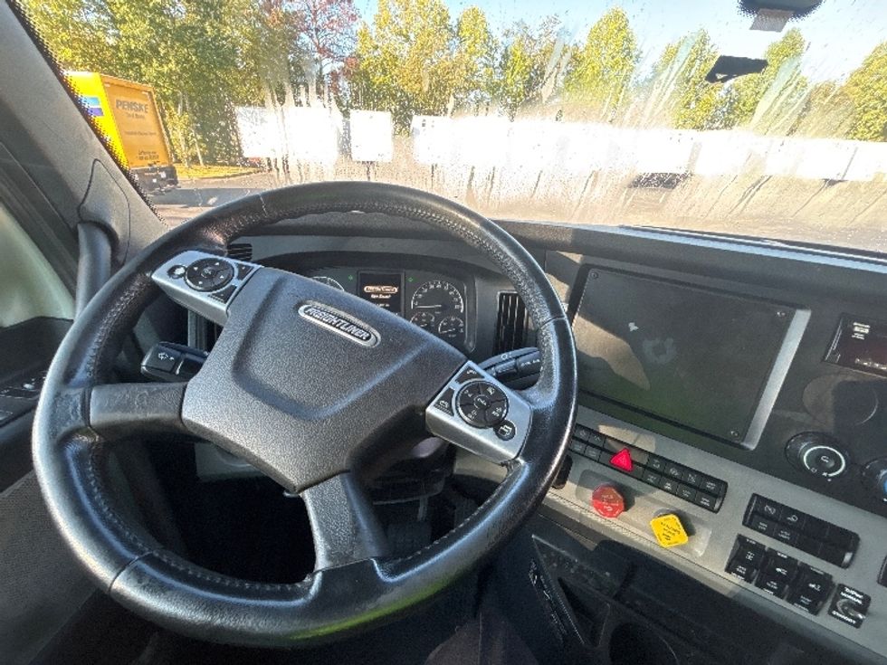 Sleeper Tractor-Heavy Duty Tractors-Freightliner-2020-T12664ST-Atlanta-GA-631,840\n\t\tmiles-$ 61,000 - Image 11