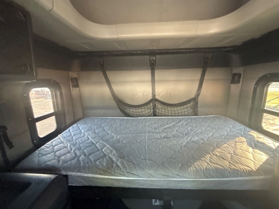 Sleeper Tractor-Heavy Duty Tractors-Freightliner-2020-T12664ST-Atlanta-GA-631,840\n\t\tmiles-$ 61,000 - Image 17