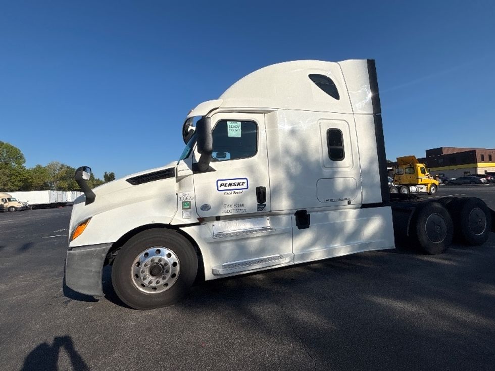 Sleeper Tractor-Heavy Duty Tractors-Freightliner-2020-T12664ST-Atlanta-GA-631,840\n\t\tmiles-$ 61,000 - Image 22