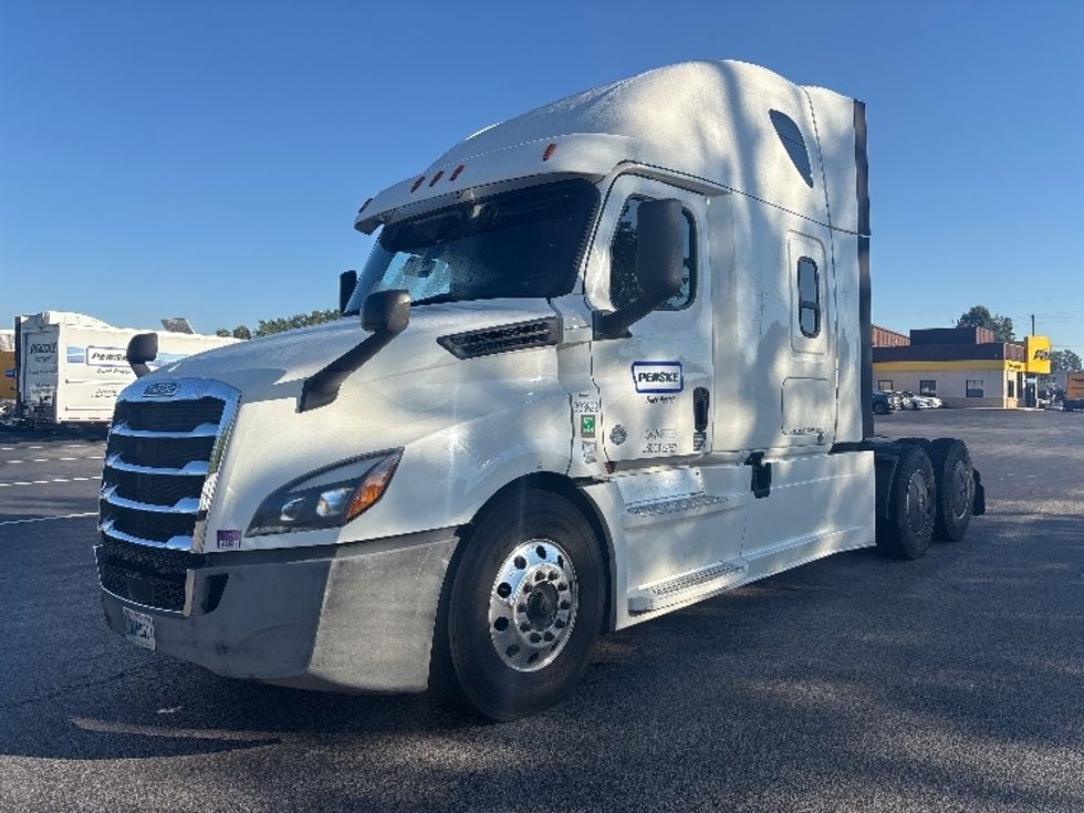 Sleeper Tractor-Heavy Duty Tractors-Freightliner-2020-T12664ST-Atlanta-GA-631,840\n\t\tmiles-$ 61,000 - Image 3