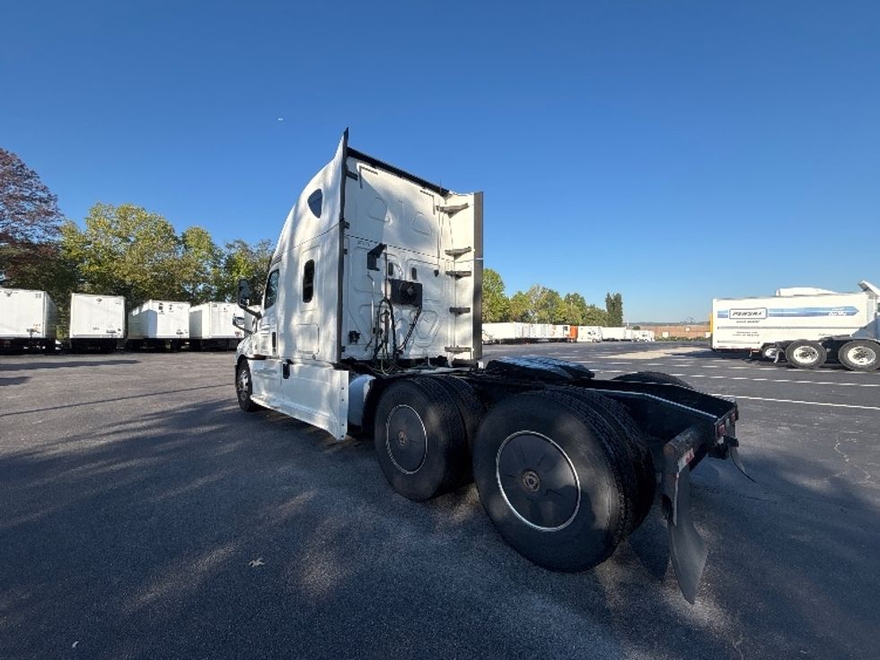 Sleeper Tractor-Heavy Duty Tractors-Freightliner-2020-T12664ST-Atlanta-GA-631,840\n\t\tmiles-$ 61,000 - Image 5