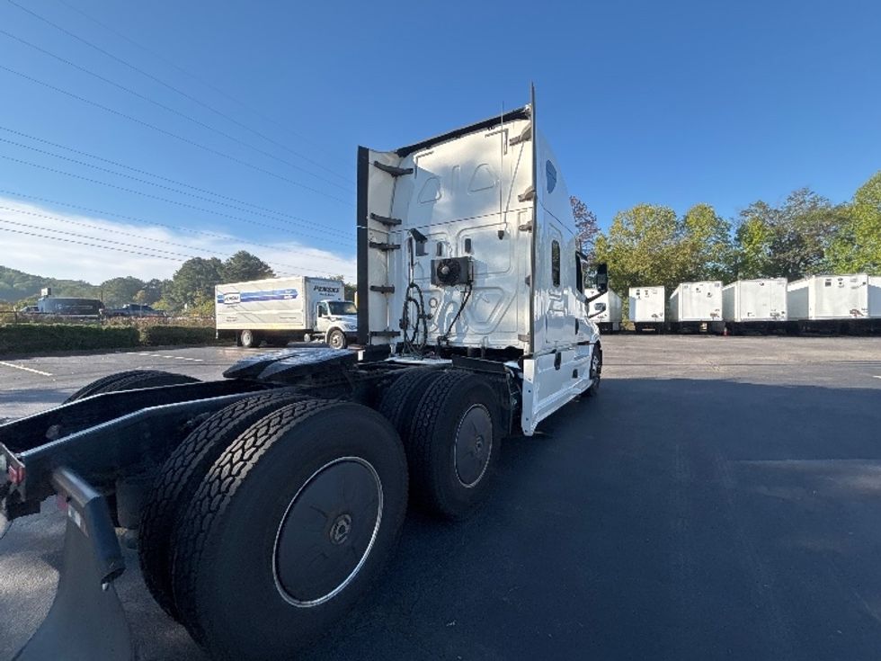 Sleeper Tractor-Heavy Duty Tractors-Freightliner-2020-T12664ST-Atlanta-GA-631,840\n\t\tmiles-$ 61,000 - Image 7