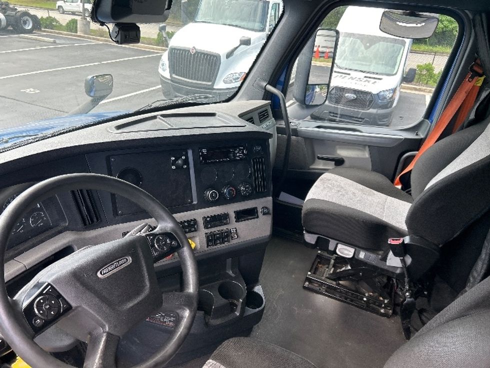 Sleeper Tractor-Heavy Duty Tractors-Freightliner-2020-T12664ST-Atlanta-GA-636,734\n\t\tmiles-$ 53,250 - Image 10