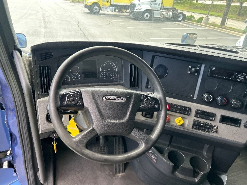 Sleeper Tractor-Heavy Duty Tractors-Freightliner-2020-T12664ST-Atlanta-GA-636,734\n\t\tmiles-$ 53,250 - Image 11