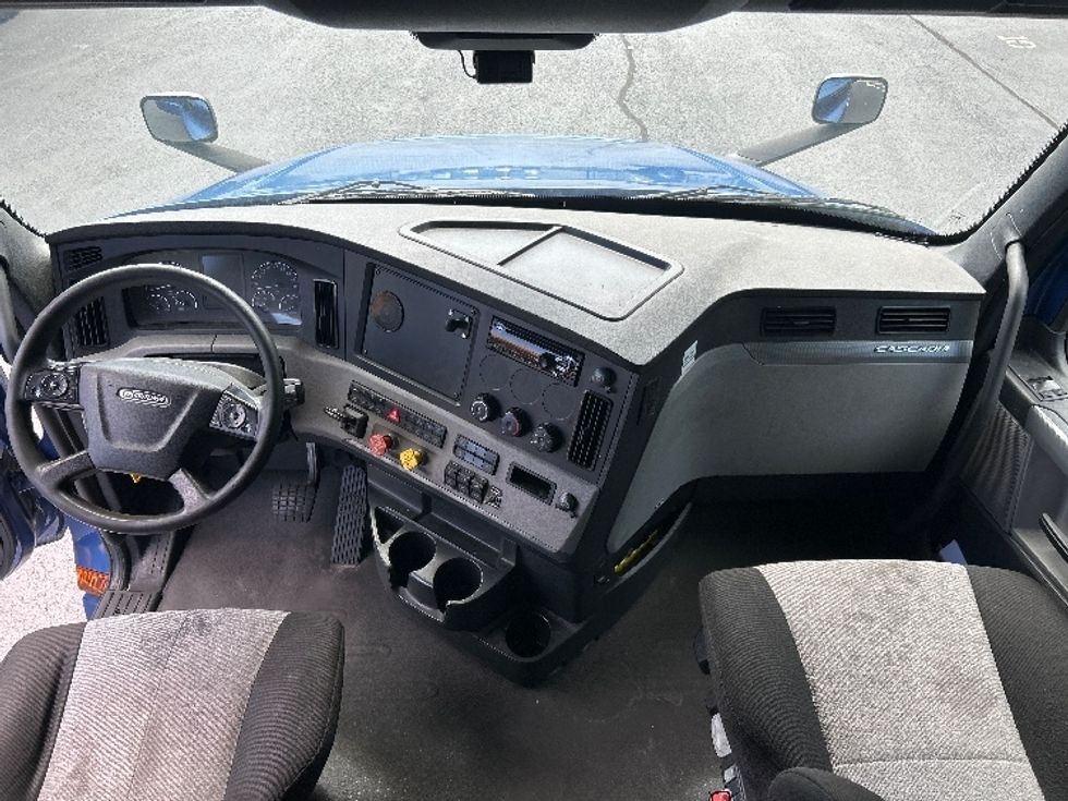 Sleeper Tractor-Heavy Duty Tractors-Freightliner-2020-T12664ST-Atlanta-GA-636,734\n\t\tmiles-$ 53,250 - Image 12