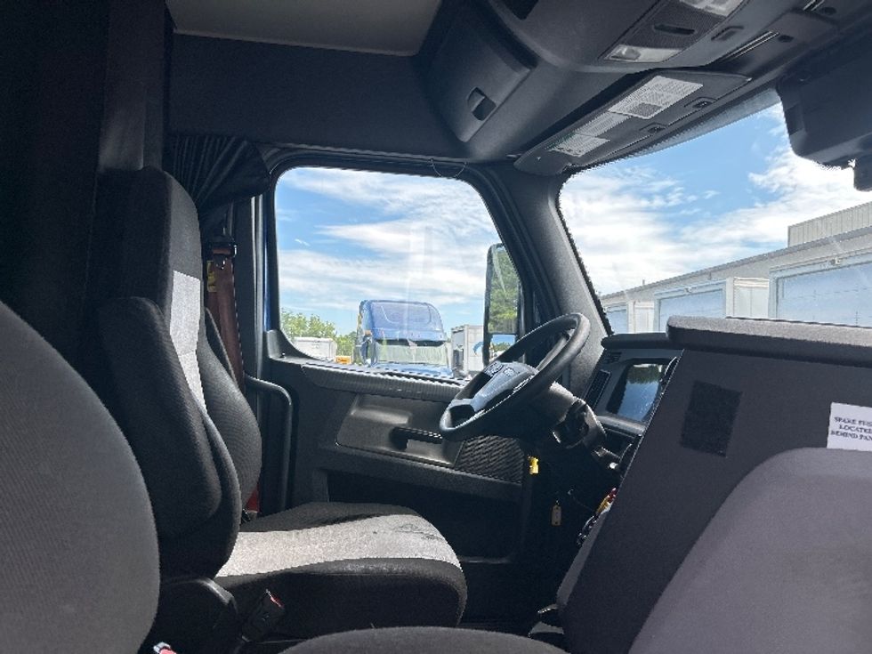 Sleeper Tractor-Heavy Duty Tractors-Freightliner-2020-T12664ST-Atlanta-GA-636,734\n\t\tmiles-$ 53,250 - Image 15