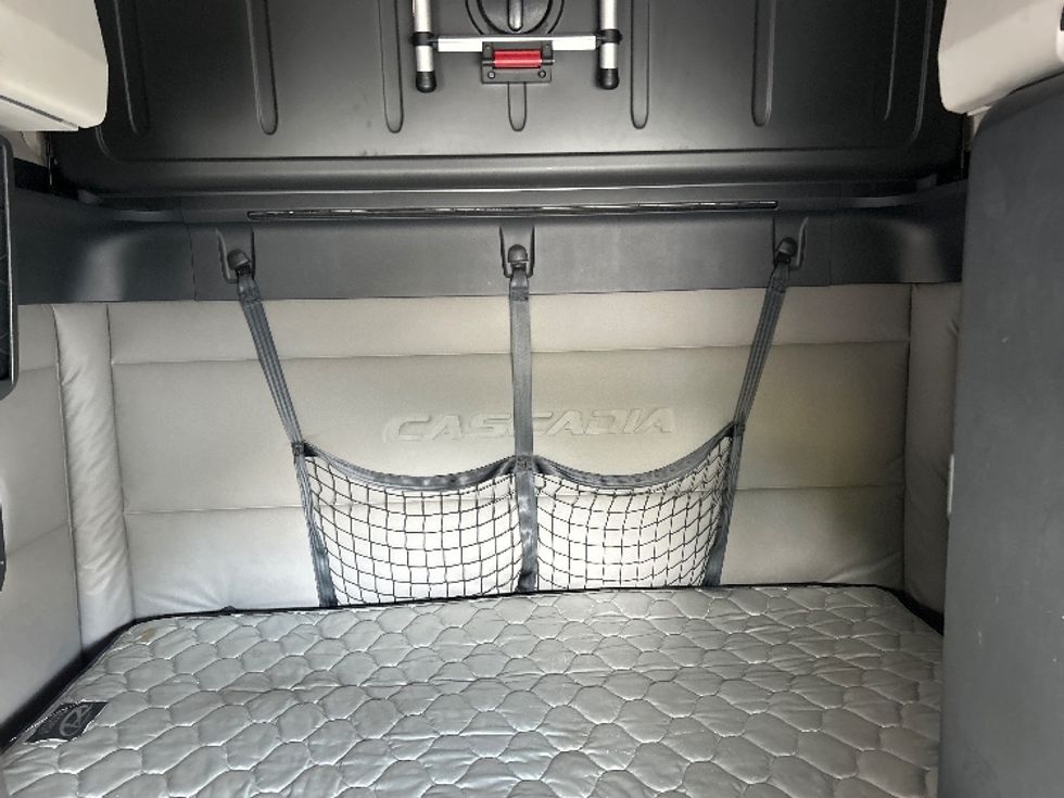 Sleeper Tractor-Heavy Duty Tractors-Freightliner-2020-T12664ST-Atlanta-GA-636,734\n\t\tmiles-$ 53,250 - Image 16