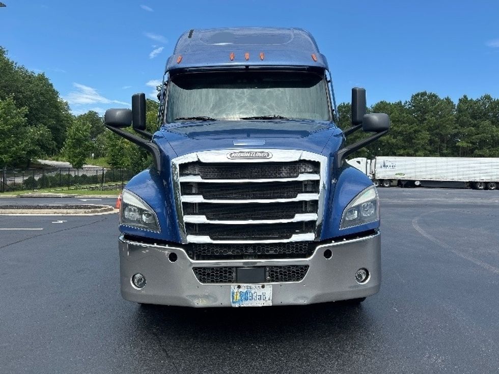 Sleeper Tractor-Heavy Duty Tractors-Freightliner-2020-T12664ST-Atlanta-GA-636,734\n\t\tmiles-$ 53,250 - Image 2