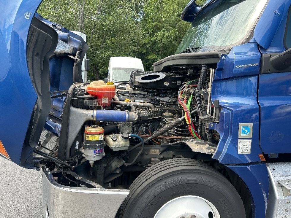 Sleeper Tractor-Heavy Duty Tractors-Freightliner-2020-T12664ST-Atlanta-GA-636,734\n\t\tmiles-$ 53,250 - Image 21