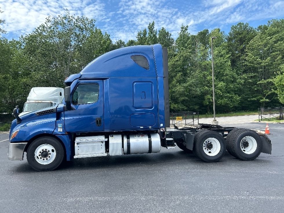Sleeper Tractor-Heavy Duty Tractors-Freightliner-2020-T12664ST-Atlanta-GA-636,734\n\t\tmiles-$ 53,250 - Image 4