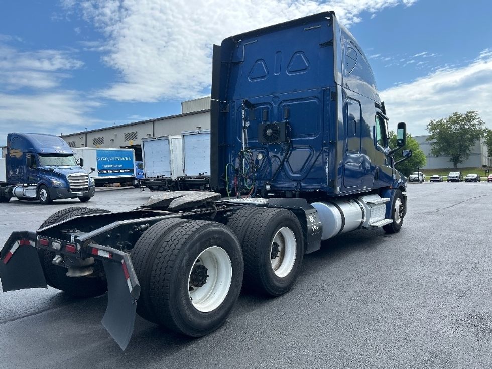 Sleeper Tractor-Heavy Duty Tractors-Freightliner-2020-T12664ST-Atlanta-GA-636,734\n\t\tmiles-$ 53,250 - Image 7