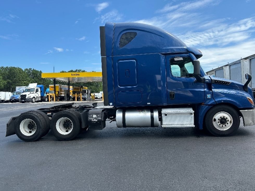 Sleeper Tractor-Heavy Duty Tractors-Freightliner-2020-T12664ST-Atlanta-GA-636,734\n\t\tmiles-$ 53,250 - Image 8