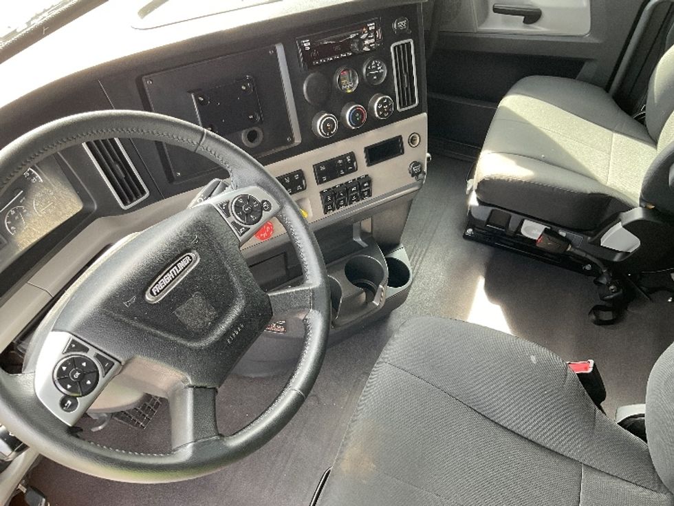 Sleeper Tractor-Heavy Duty Tractors-Freightliner-2020-T12664ST-Augusta-GA-211,354\n\t\tmiles-$ 80,750 - Image 10