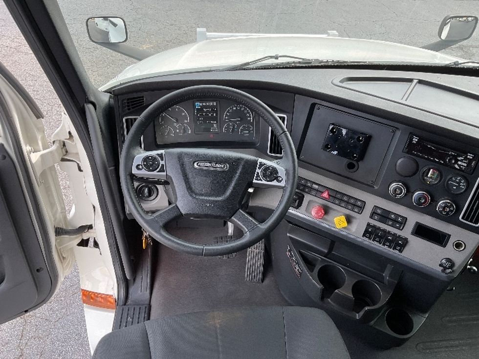 Sleeper Tractor-Heavy Duty Tractors-Freightliner-2020-T12664ST-Augusta-GA-211,354\n\t\tmiles-$ 80,750 - Image 11