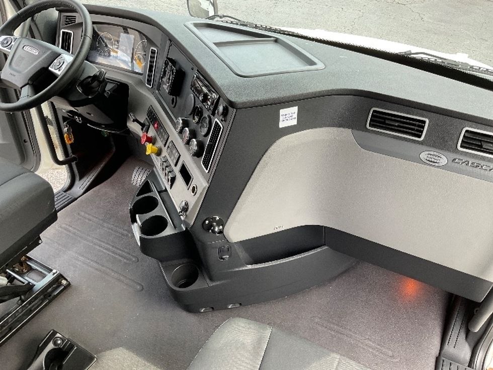 Sleeper Tractor-Heavy Duty Tractors-Freightliner-2020-T12664ST-Augusta-GA-211,354\n\t\tmiles-$ 80,750 - Image 15