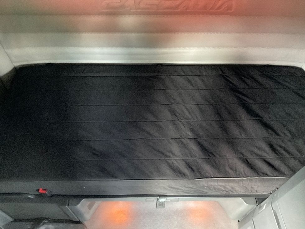 Sleeper Tractor-Heavy Duty Tractors-Freightliner-2020-T12664ST-Augusta-GA-211,354\n\t\tmiles-$ 80,750 - Image 17