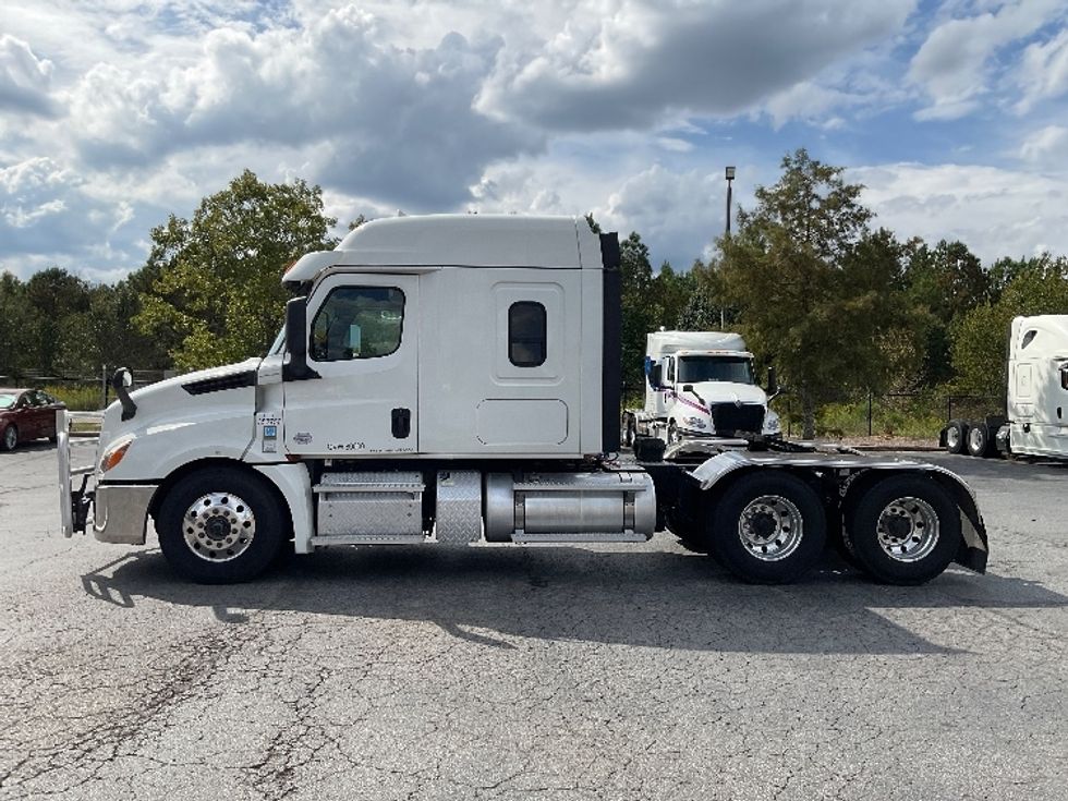 Sleeper Tractor-Heavy Duty Tractors-Freightliner-2020-T12664ST-Augusta-GA-211,354\n\t\tmiles-$ 80,750 - Image 4