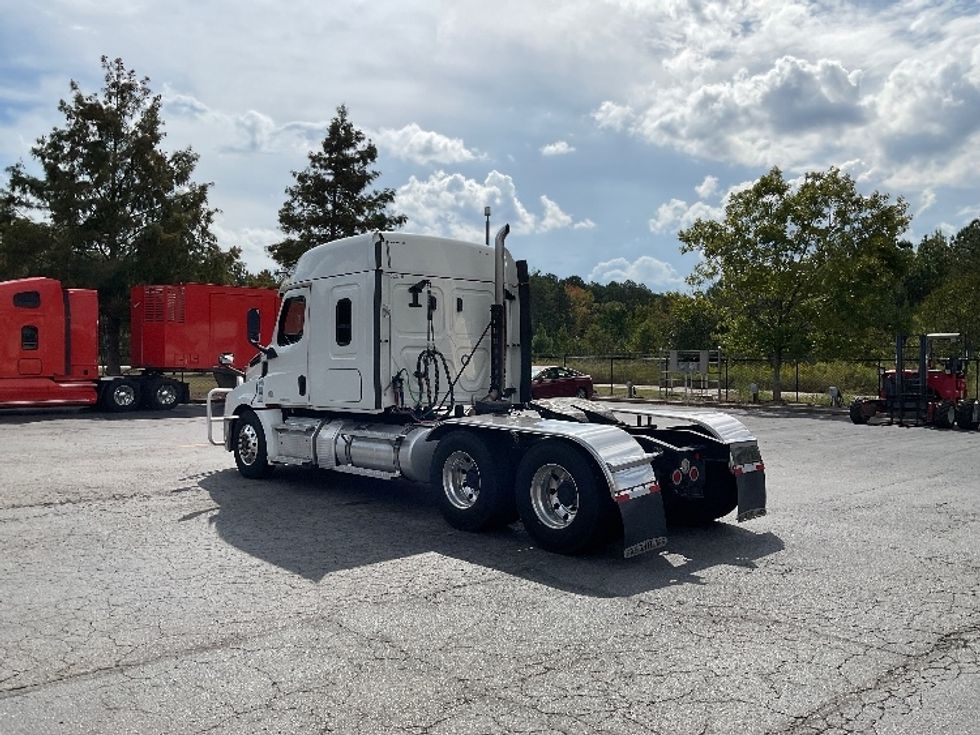 Sleeper Tractor-Heavy Duty Tractors-Freightliner-2020-T12664ST-Augusta-GA-211,354\n\t\tmiles-$ 80,750 - Image 5