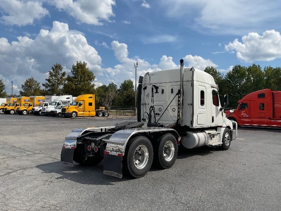 Sleeper Tractor-Heavy Duty Tractors-Freightliner-2020-T12664ST-Augusta-GA-211,354\n\t\tmiles-$ 80,750 - Image 7