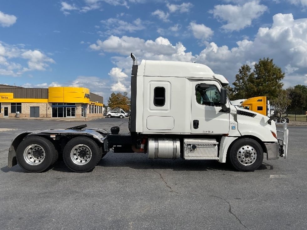 Sleeper Tractor-Heavy Duty Tractors-Freightliner-2020-T12664ST-Augusta-GA-211,354\n\t\tmiles-$ 80,750 - Image 8