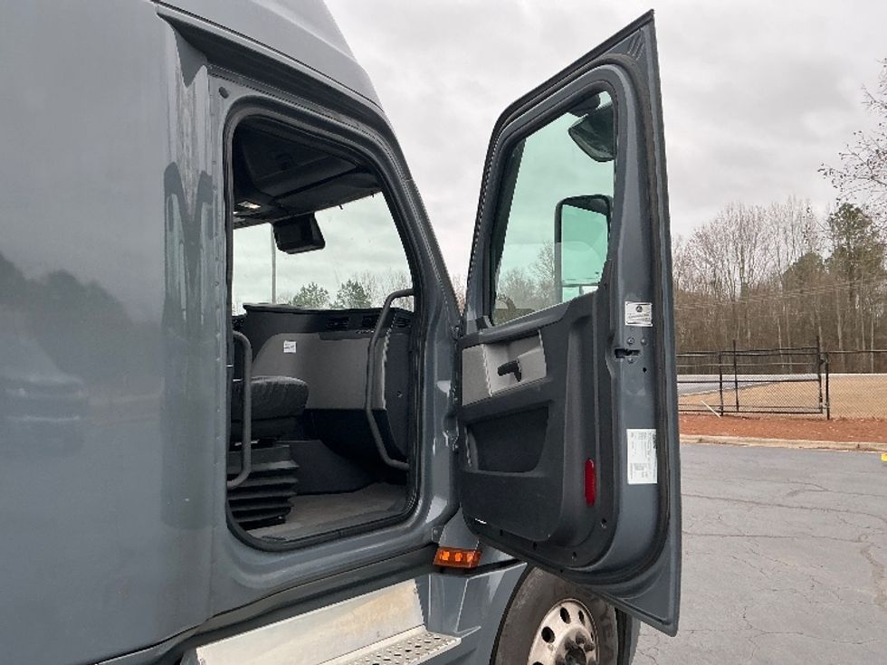 Sleeper Tractor-Heavy Duty Tractors-Freightliner-2020-T12664ST-Augusta-GA-524,372\n\t\tmiles-$ 56,500 - Image 11