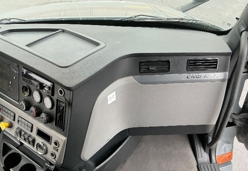 Sleeper Tractor-Heavy Duty Tractors-Freightliner-2020-T12664ST-Augusta-GA-524,372\n\t\tmiles-$ 56,500 - Image 12