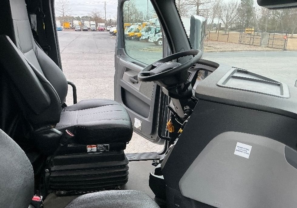 Sleeper Tractor-Heavy Duty Tractors-Freightliner-2020-T12664ST-Augusta-GA-524,372\n\t\tmiles-$ 56,500 - Image 13