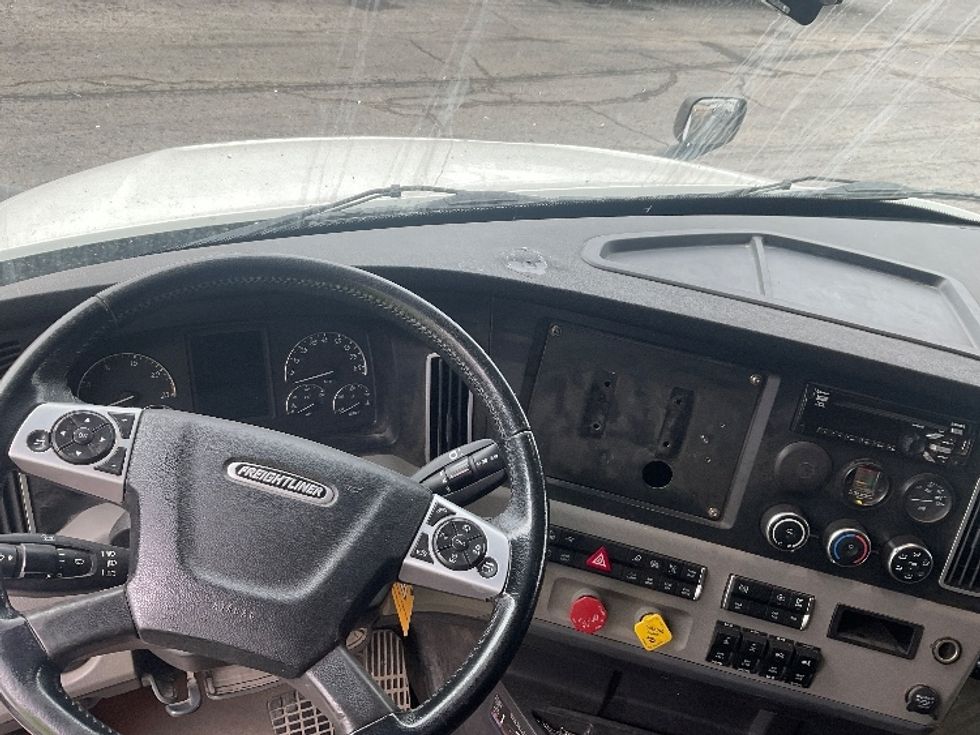 Sleeper Tractor-Heavy Duty Tractors-Freightliner-2020-T12664ST-Aurora-CO-376,104\n\t\tmiles-$ 78,750 - Image 11