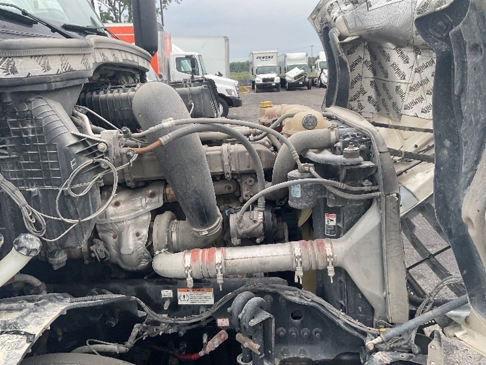 Sleeper Tractor-Heavy Duty Tractors-Freightliner-2020-T12664ST-Aurora-CO-376,104\n\t\tmiles-$ 78,750 - Image 19