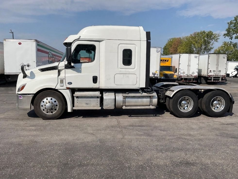 Sleeper Tractor-Heavy Duty Tractors-Freightliner-2020-T12664ST-Aurora-CO-376,104\n\t\tmiles-$ 78,750 - Image 4