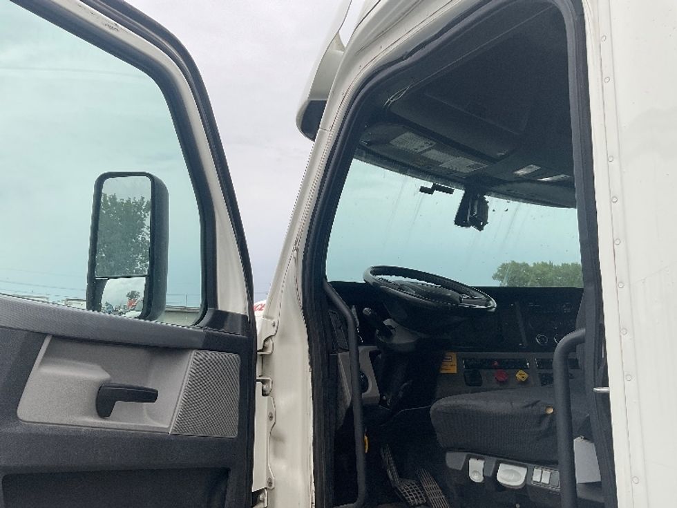 Sleeper Tractor-Heavy Duty Tractors-Freightliner-2020-T12664ST-Aurora-CO-376,104\n\t\tmiles-$ 78,750 - Image 9