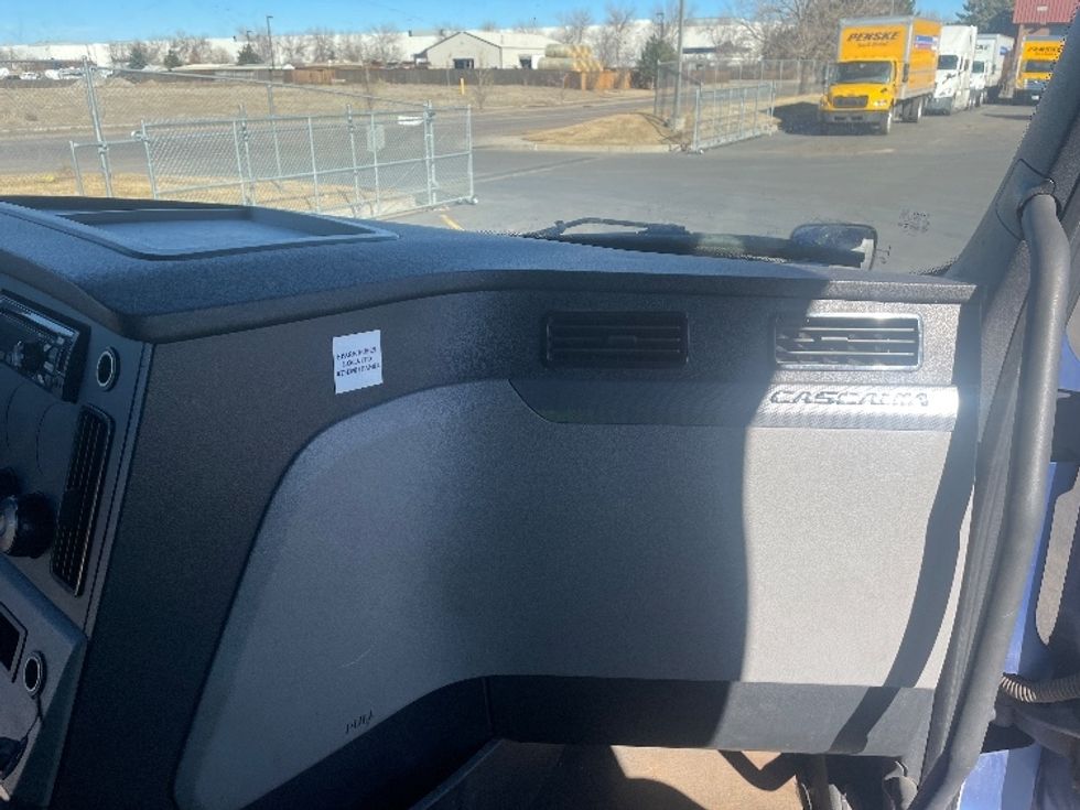 Sleeper Tractor-Heavy Duty Tractors-Freightliner-2020-T12664ST-Aurora-CO-632,100\n\t\tmiles-$ 60,250 - Image 14