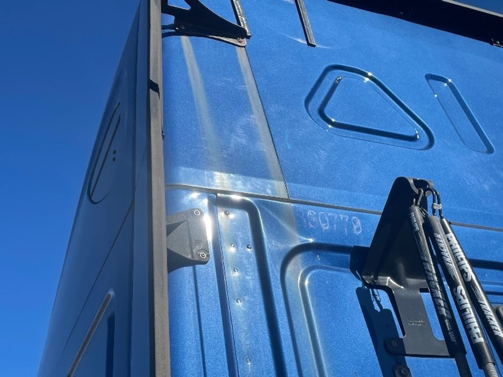 Sleeper Tractor-Heavy Duty Tractors-Freightliner-2020-T12664ST-Aurora-CO-632,100\n\t\tmiles-$ 60,250 - Image 24